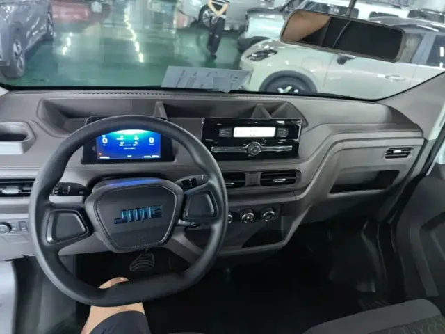JMC E-Fushun — Фото автомобиля 9
