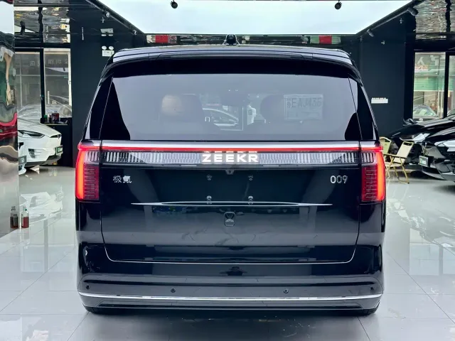 Zeekr 009 — Фото автомобиля 5