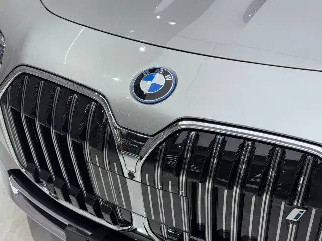 BMW i7 — Фото автомобиля 6