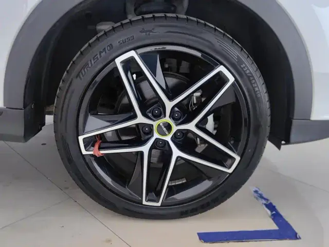 Roewe RX5 — Фото автомобиля 6