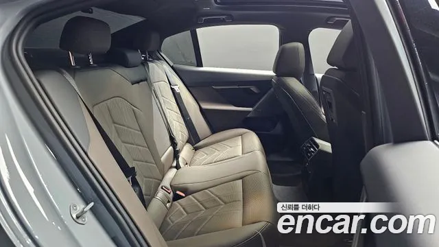 BMW 5-Series — Фото автомобиля 10