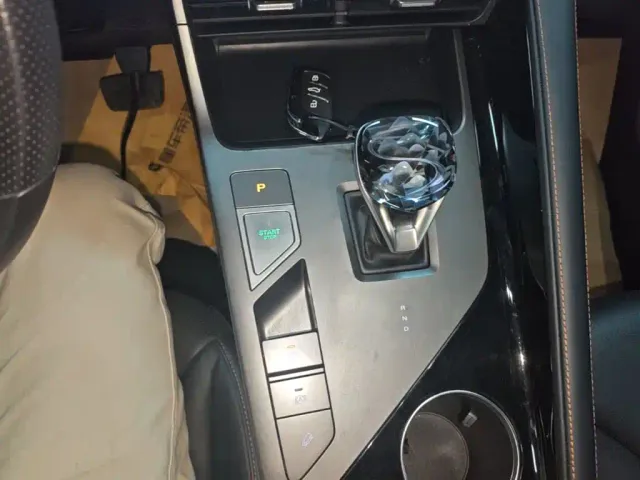 Roewe RX5 — Фото автомобиля 13