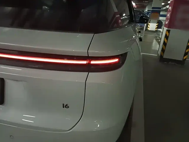 Li Auto i6 — Фото автомобиля 7