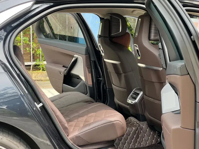 BMW 7 Series — Фото автомобиля 11