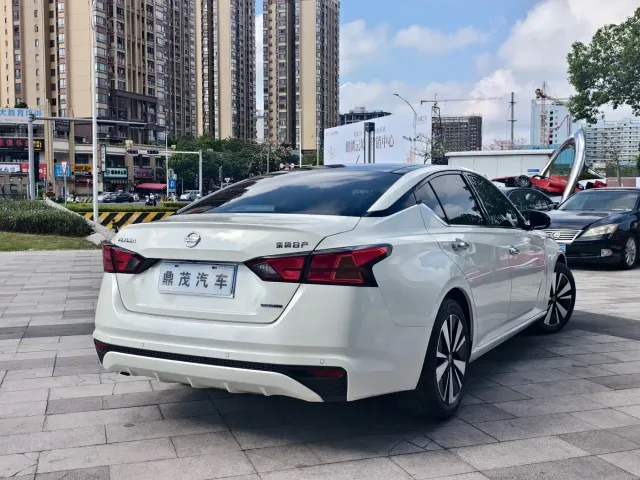 Nissan Teana — Фото автомобиля 6