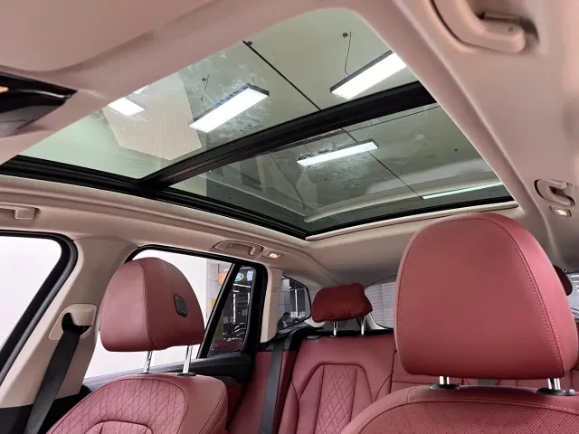 BMW iX3 — Фото автомобиля 27