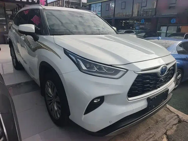 Toyota Highlander — Фото автомобиля 3