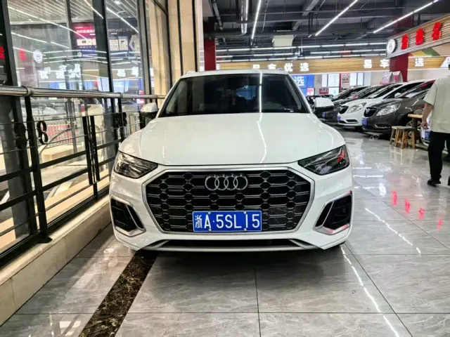 Фотография автомобиля — Audi Q5L