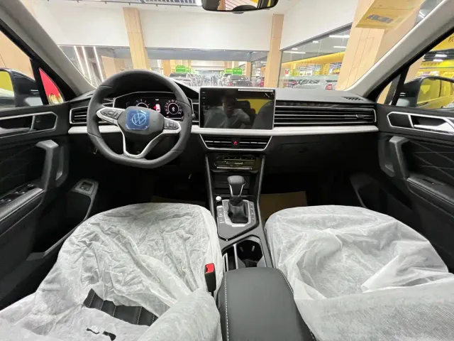 Volkswagen Tiguan L PHEV — Фото автомобиля 9