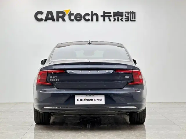 Volvo S90 — Фото автомобиля 4