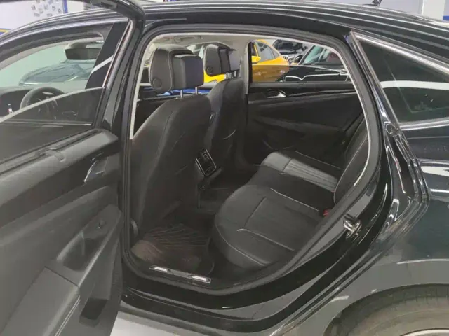 Volkswagen Passat — Фото автомобиля 11