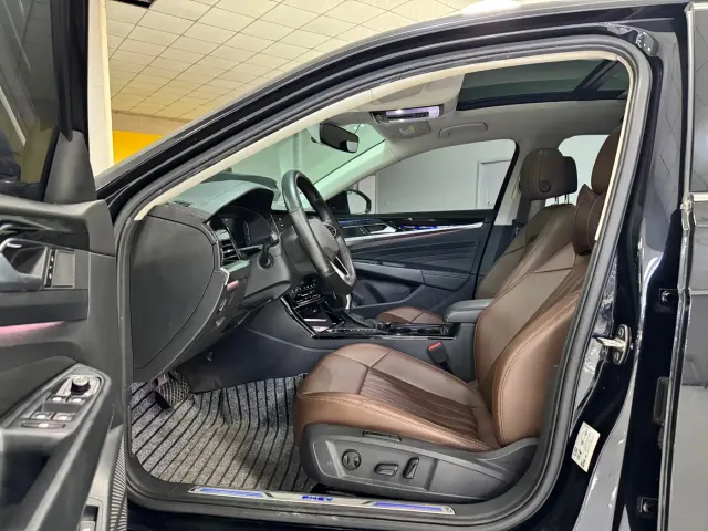 Volkswagen Passat — Фото автомобиля 4