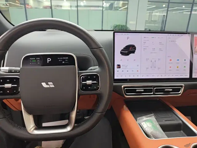 Li Auto L7 — Фото автомобиля 9