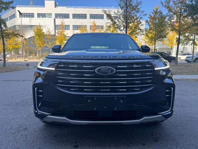 Ford Explorer — Фото автомобиля 2
