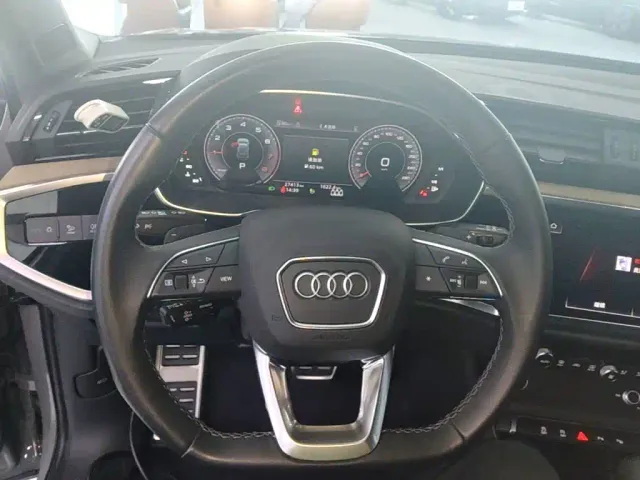 Audi Q3 — Фото автомобиля 10