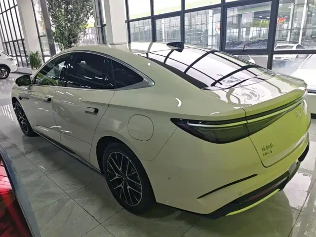 BYD Seal 07 DM-i — Фото автомобиля 4