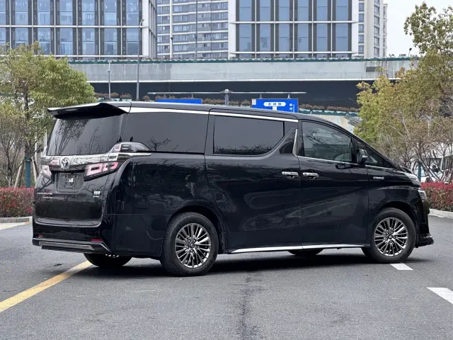 Toyota Vellfire — Фото автомобиля 30