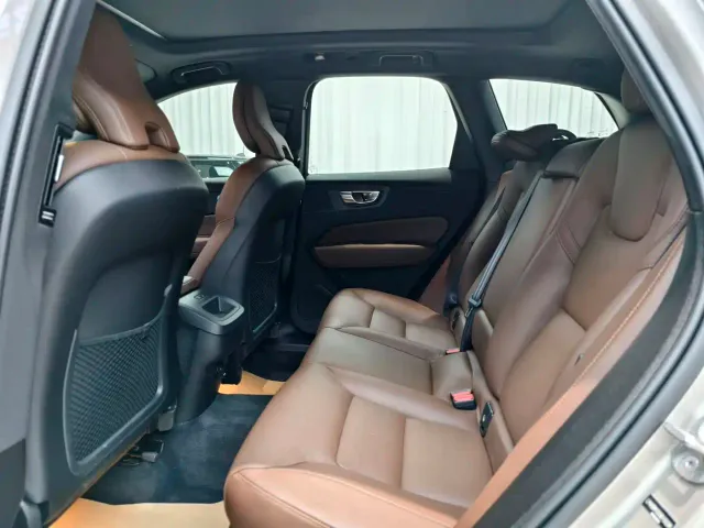 Volvo XC60 — Фото автомобиля 12