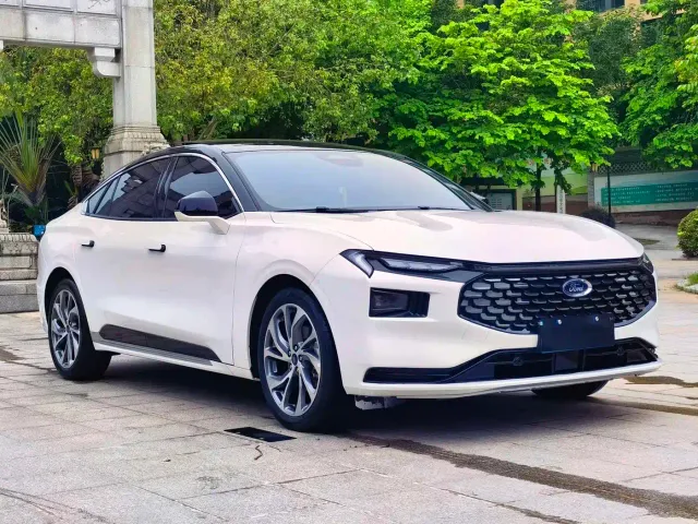 Ford Mondeo — Фото автомобиля 3