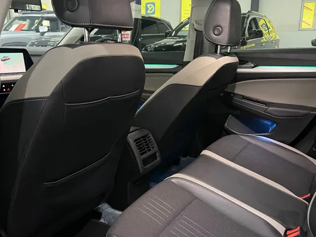 Volkswagen Golf 2021 280TSI DSG 30th Anniversary Edition — Фото автомобиля 9