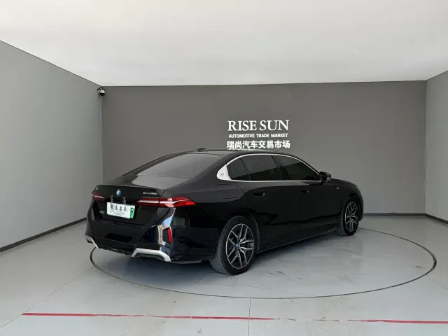 BMW i5 — Фото автомобиля 10