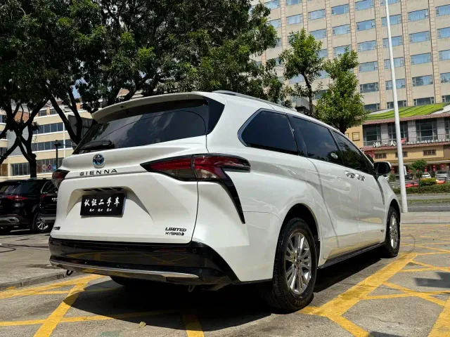 Toyota Sienna — Фото автомобиля 5