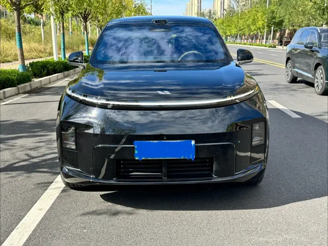Li Auto L8 — Фото автомобиля 3