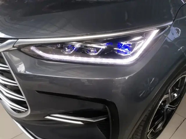 BYD Tang — Фото автомобиля 23