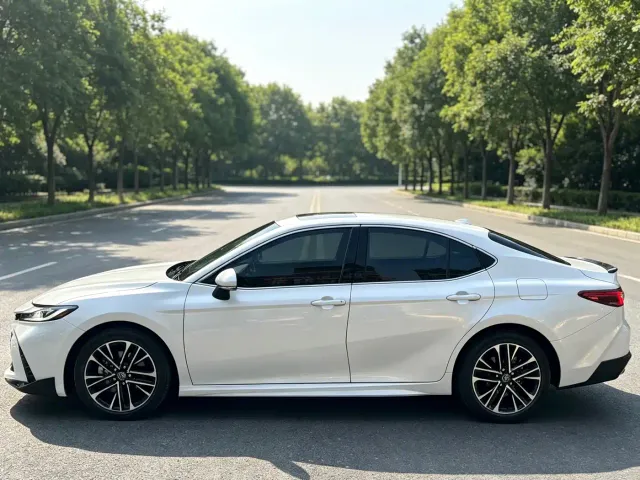 Toyota Camry — Фото автомобиля 2