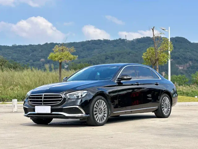 Фотография автомобиля — Mercedes-Benz E-Class