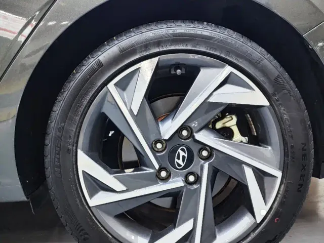 Hyundai Elantra — Фото автомобиля 15