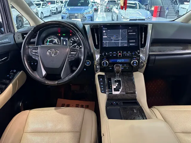 Toyota Vellfire — Фото автомобиля 7