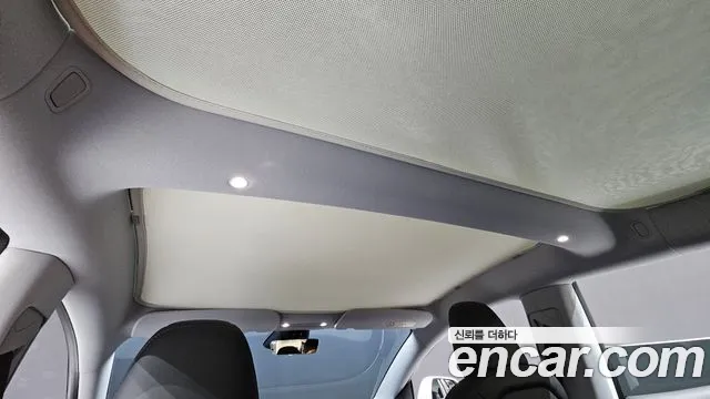 Tesla Model 3 — Фото автомобиля 4