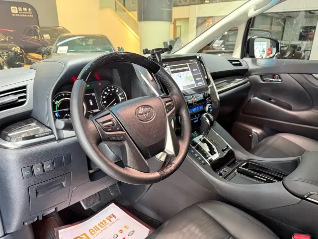 Toyota Vellfire — Фото автомобиля 7