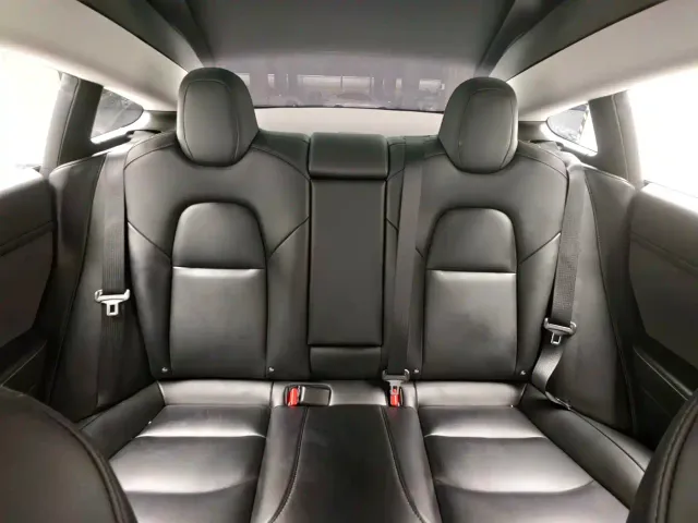 Tesla Model 3 — Фото автомобиля 14