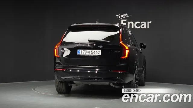 Volvo XC90 — Фото автомобиля 4
