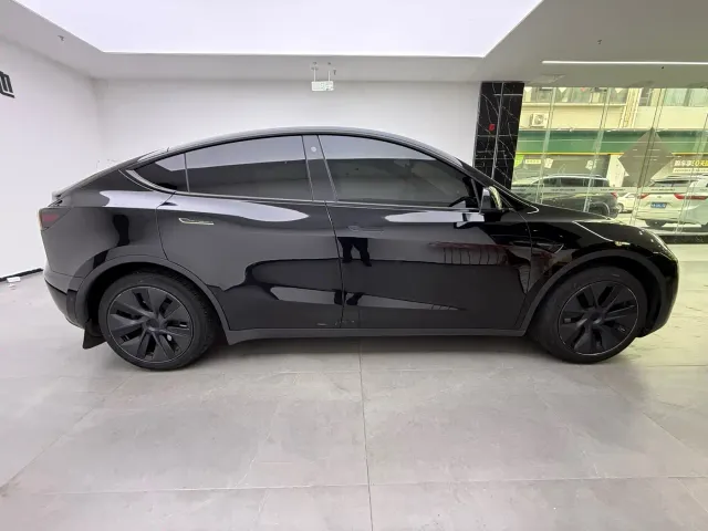 Tesla Model Y — Фото автомобиля 6