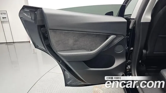 Tesla Model Y — Фото автомобиля 21