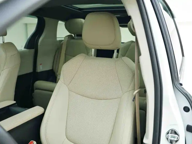 Toyota Granvia 2022 2.5L Hybrid Noble Edition — Фото автомобиля 12