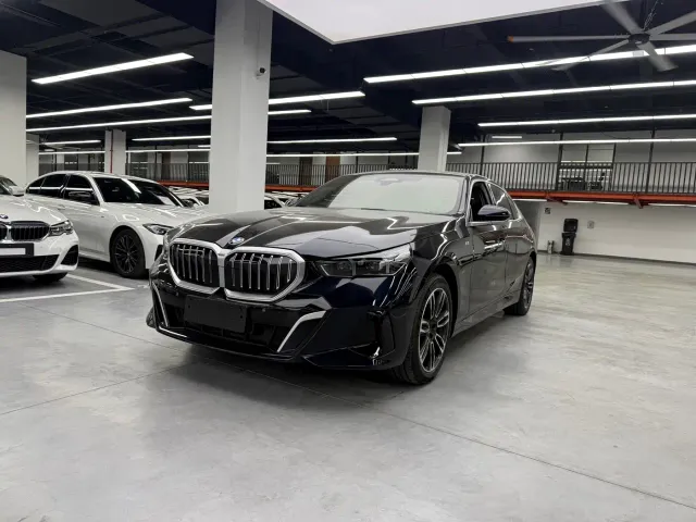 Фотография автомобиля — BMW 5 Series