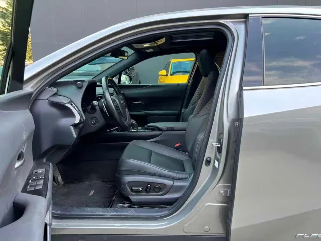 Lexus UX — Фото автомобиля 3