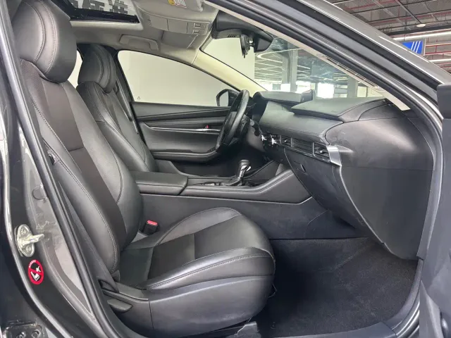 Mazda Axela — Фото автомобиля 5