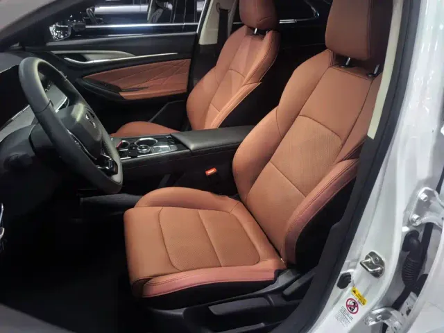 Changan Eado — Фото автомобиля 7