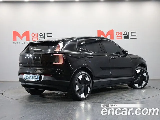 Volvo EX30 — Фото автомобиля 2