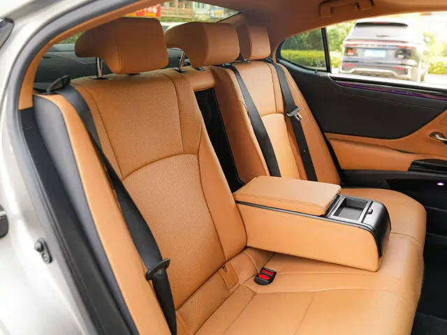 Lexus ES — Фото автомобиля 15
