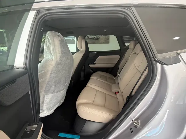Volvo XC70 Plug-in Hybrid — Фото автомобиля 15