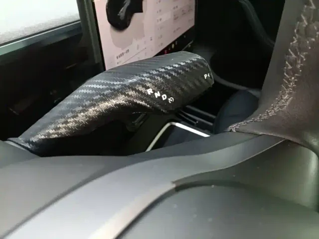 Tesla Model Y — Фото автомобиля 13