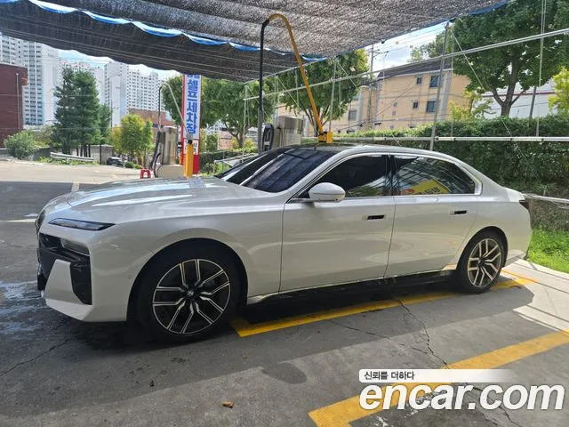 BMW i7 G70 — Фото автомобиля 4
