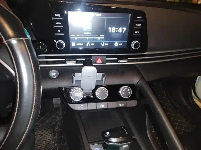 Hyundai Elantra — Фото автомобиля 5