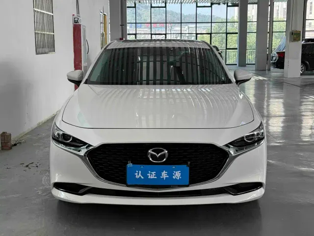 Mazda Axela — Фото автомобиля 4